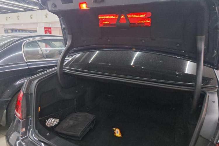 Used Mercedes-Benz E-Class 2014 E 260 L Luxury Model Trunk