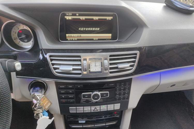 Used Mercedes-Benz E-Class 2014 E 260 L Sport Edition Audio And AC Panel