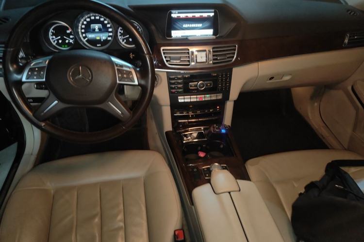 Used Mercedes-Benz E-Class 2014 E 260 L Luxury Model Center Console