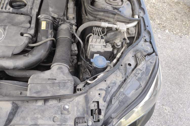 Used Mercedes-Benz E-Class 2014 E 260 L Sport Edition Engine Bay Left