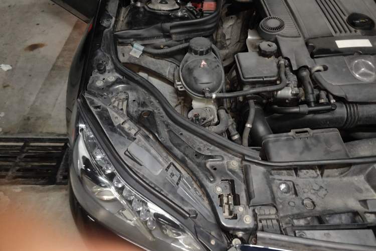 Used Mercedes-Benz E-Class 2014 E 260 L Luxury Model Engine Bay Right