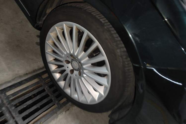 Used Mercedes-Benz E-Class 2014 E 260 L Luxury Model Right Front Wheel Hub