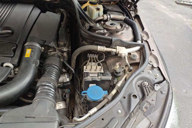Used Mercedes-Benz E-Class 2014 E 260 L Sport Edition Engine Bay Left