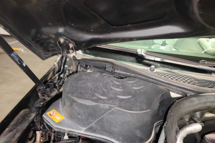 Used Mercedes-Benz E-Class 2014 E 260 L Sport Edition Engine Bay Right