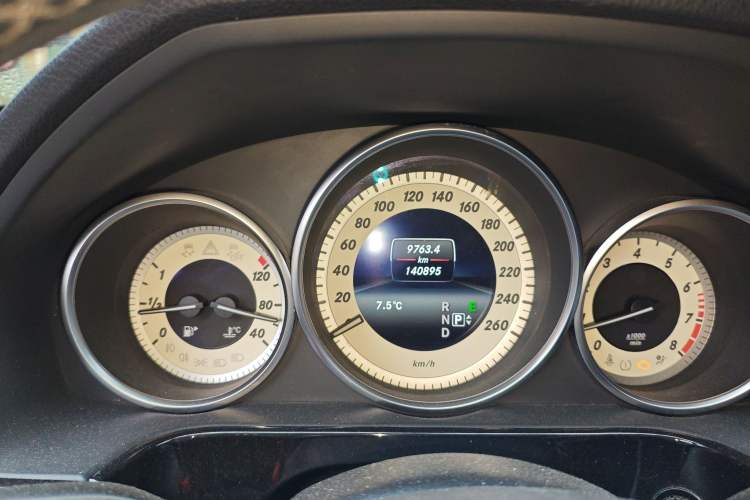 Used Mercedes-Benz E-Class 2014 E 260 L Sport Edition Odometer Close Up