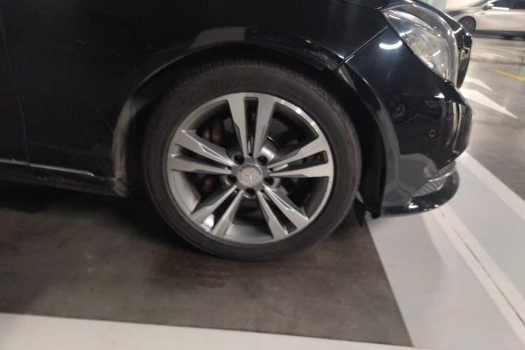 Used Mercedes-Benz E-Class 2014 E 260 L Sport Edition Right Front Wheel Hub