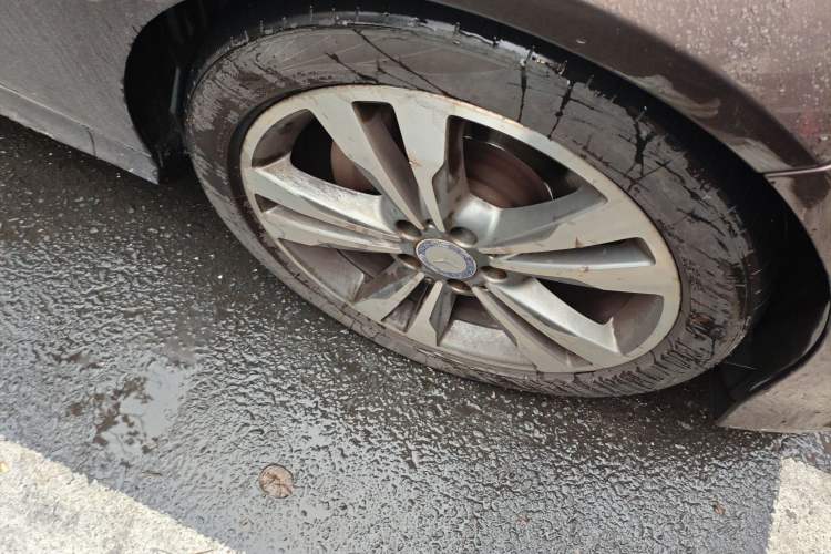 Used Mercedes-Benz E-Class 2014 E 260 L Sport Edition Right Front Wheel Hub
