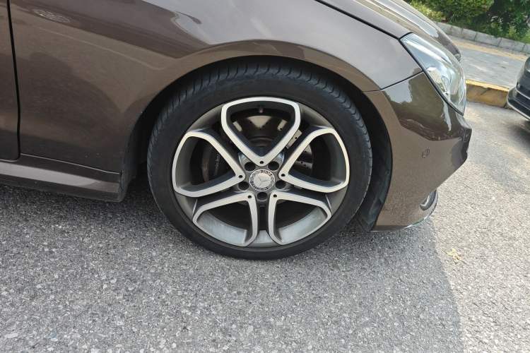 Used Mercedes-Benz E-Class 2014 E 200 Coupe Right Front Wheel Hub