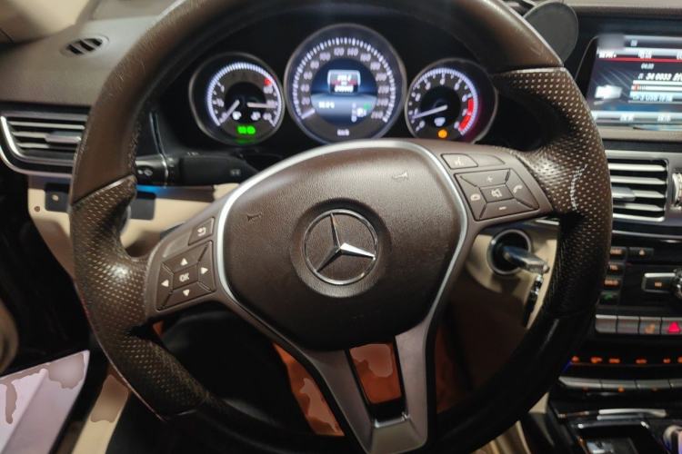 Used Mercedes-Benz E-Class 2014 E 260 L Sport Edition Steering Wheel