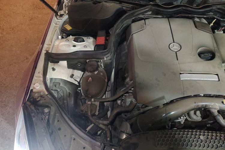 Used Mercedes-Benz E-Class 2014 E 200 Coupe Engine Bay Right