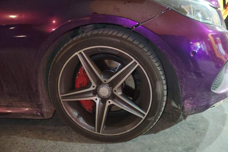 Used Mercedes-Benz E-Class 2014 E 200 Coupe Right Front Wheel Hub