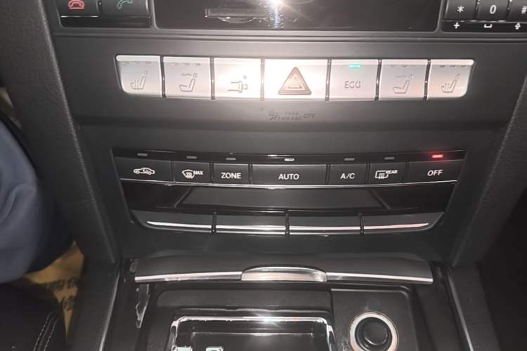 Used Mercedes-Benz E-Class 2014 E 260 Convertible Coupe Audio And AC Panel
