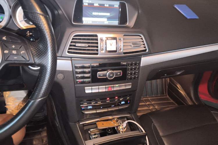 Used Mercedes-Benz E-Class 2014 E 200 Coupe Audio And AC Panel