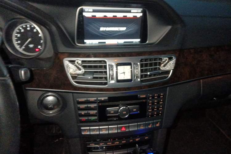 Used Mercedes-Benz E-Class 2014 E 400 L Hybrid Audio And AC Panel