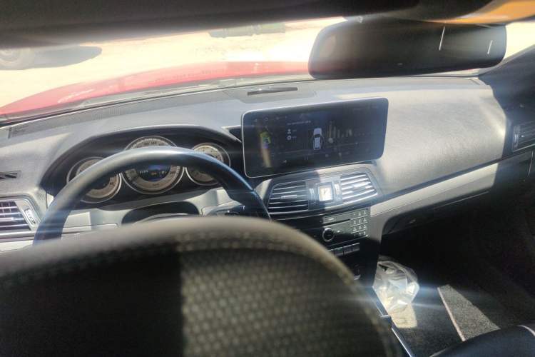 Used Mercedes-Benz E-Class 2014 E 200 Coupe Center Console