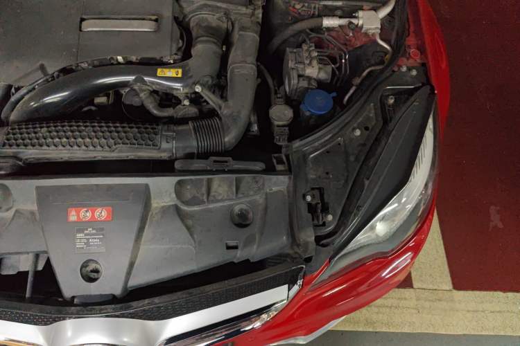 Used Mercedes-Benz E-Class 2014 E 200 Coupe Engine Bay Left