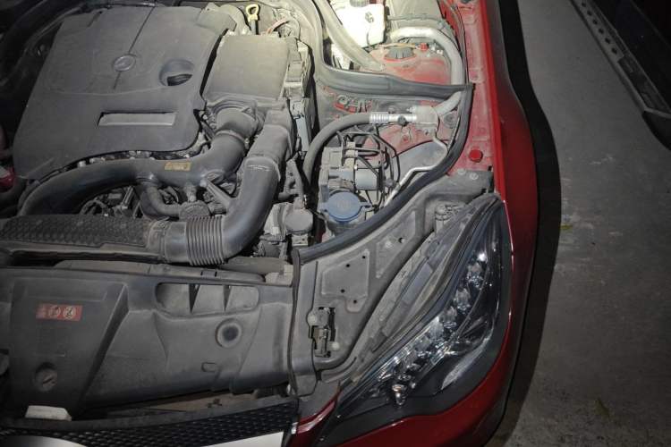 Used Mercedes-Benz E-Class 2014 E 260 Coupe Engine Bay Left
