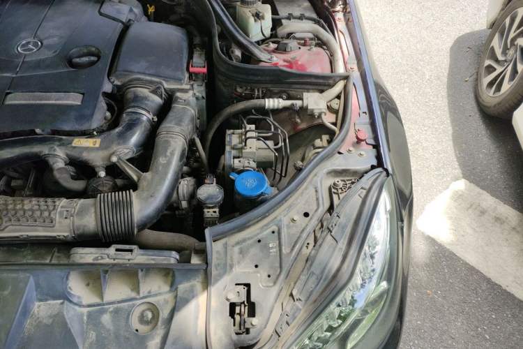 Used Mercedes-Benz E-Class 2014 E 260 Coupe Engine Bay Left