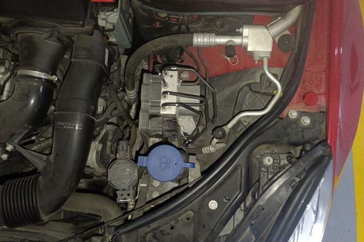 Used Mercedes-Benz E-Class 2014 E 200 Coupe Engine Bay Left