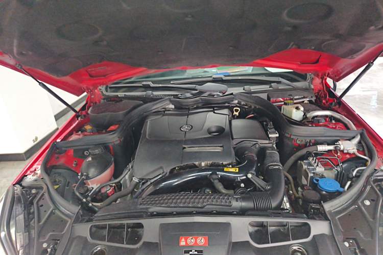 Used Mercedes-Benz E-Class 2014 E 200 Coupe Engine Bay