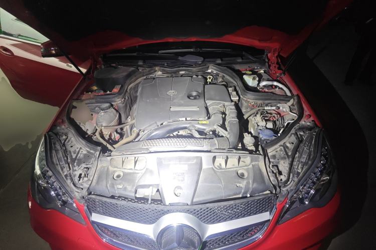 Used Mercedes-Benz E-Class 2014 E 260 Coupe Engine Bay