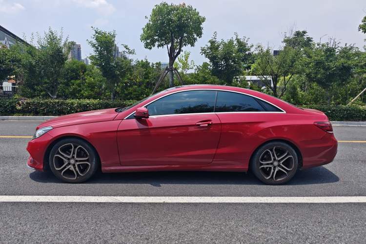 Used Mercedes-Benz E-Class 2014 E 200 Coupe Exterior 2