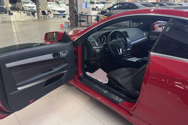Used Mercedes-Benz E-Class 2014 E 200 Coupe Interior 2