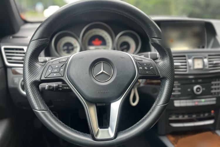 Used Mercedes-Benz E-Class 2014 E 200 Coupe Interior 4