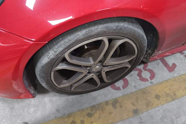 Used Mercedes-Benz E-Class 2014 E 200 Coupe Left Front Wheel Hub
