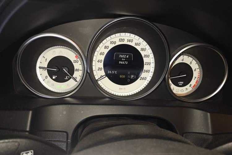 Used Mercedes-Benz E-Class 2014 E 260 Coupe Odometer Close Up
