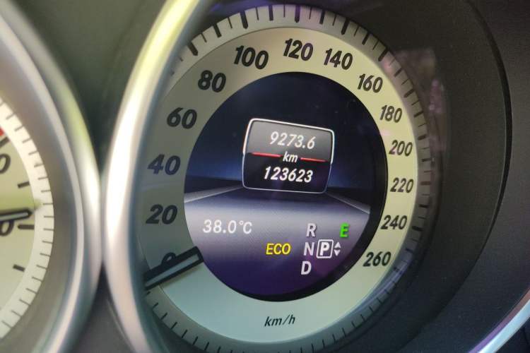 Used Mercedes-Benz E-Class 2014 E 260 Coupe Odometer Close Up