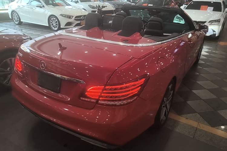 Used Mercedes-Benz E-Class 2014 E 260 Convertible Coupe Rear Right 45 Deg