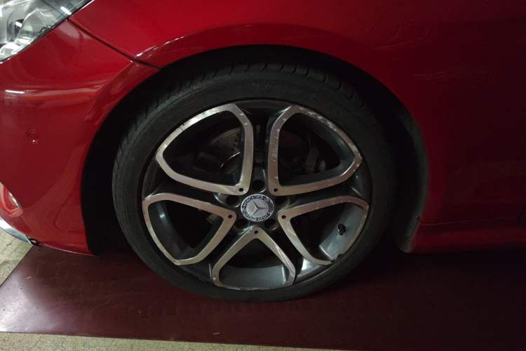 Used Mercedes-Benz E-Class 2014 E 200 Coupe Right Front Wheel Hub