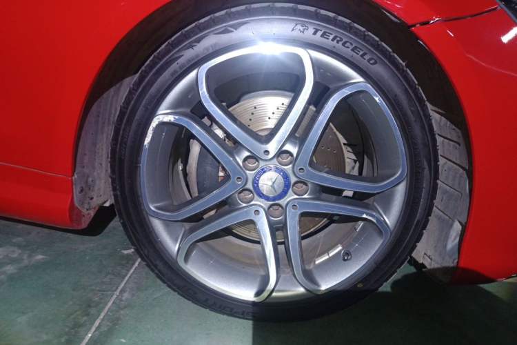 Used Mercedes-Benz E-Class 2014 E 260 Coupe Right Front Wheel Hub