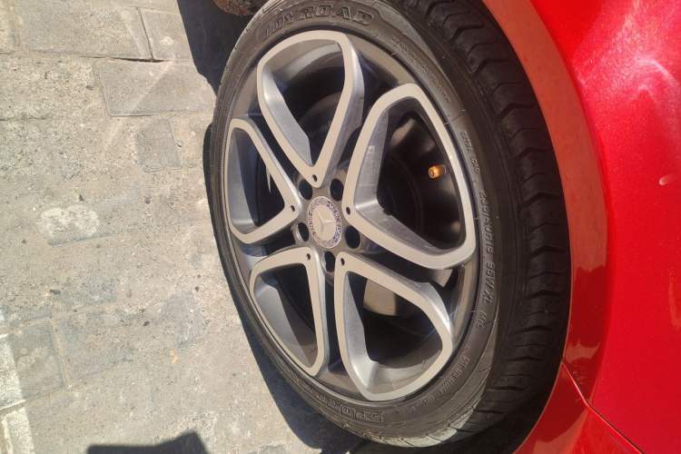 Used Mercedes-Benz E-Class 2014 E 200 Coupe Right Front Wheel Hub