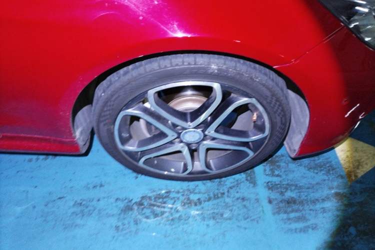 Used Mercedes-Benz E-Class 2014 E 200 Coupe Right Front Wheel Hub