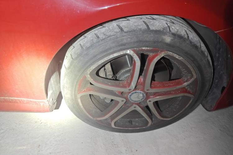 Used Mercedes-Benz E-Class 2014 E 260 Coupe Right Front Wheel Hub