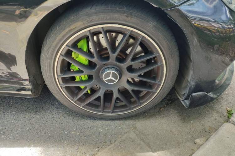 Used Mercedes-Benz E-Class 2014 E 260 Coupe Right Front Wheel Hub