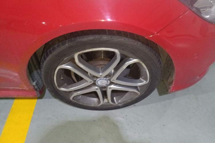 Used Mercedes-Benz E-Class 2014 E 200 Coupe Right Front Wheel Hub
