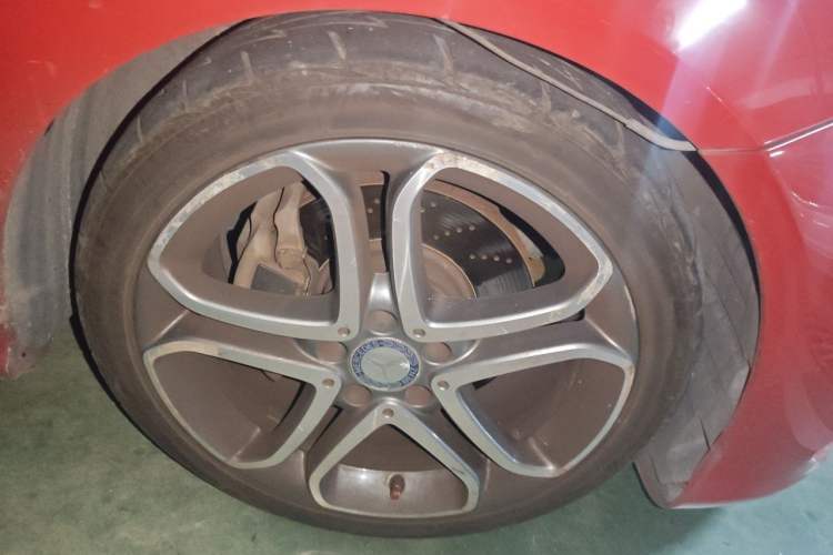 Used Mercedes-Benz E-Class 2014 E 200 Coupe Right Front Wheel Hub