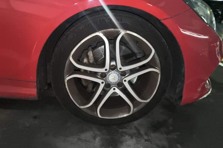 Used Mercedes-Benz E-Class 2014 E 200 Coupe Right Front Wheel Hub