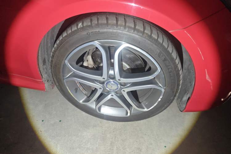 Used Mercedes-Benz E-Class 2014 E 260 Coupe Right Front Wheel Hub