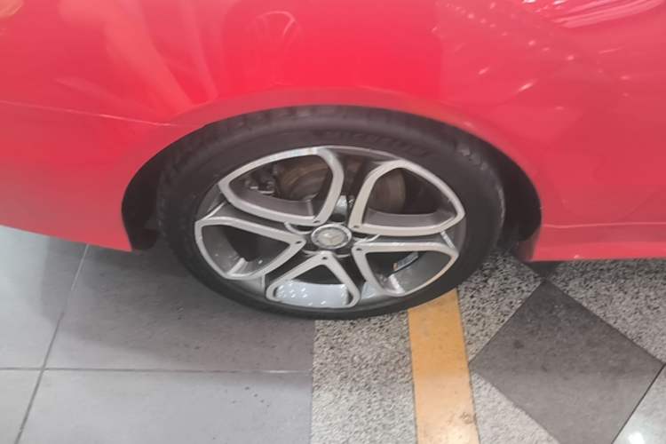 Used Mercedes-Benz E-Class 2014 E 260 Convertible Coupe Right Rear Wheel Hub