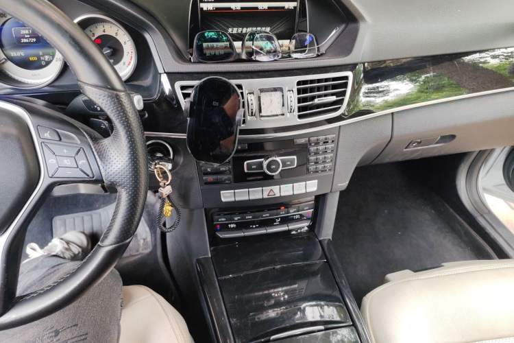 Used Mercedes-Benz E-Class 2014 Restyled E 260 L Sport Edition Audio And AC Panel
