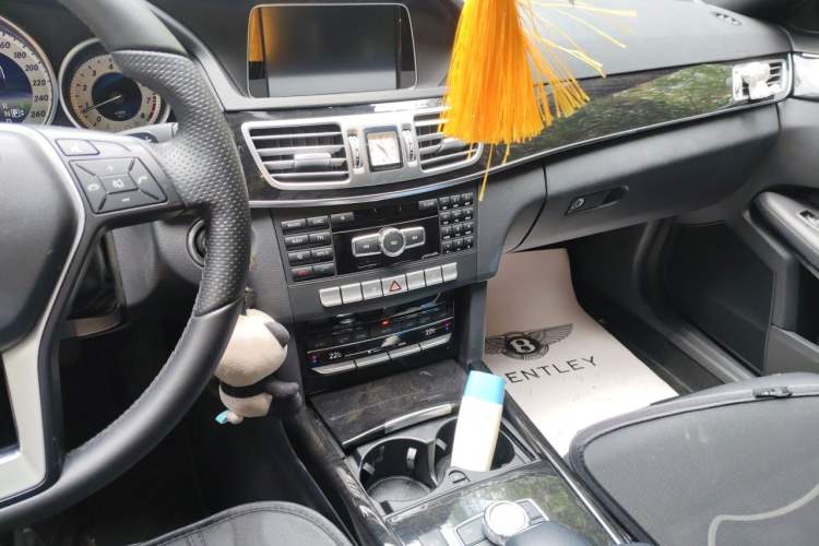 Used Mercedes-Benz E-Class 2014 Restyled E 260 L Sport Edition Audio And AC Panel