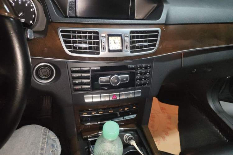 Used Mercedes-Benz E-Class 2014 E 260 L Audio And AC Panel