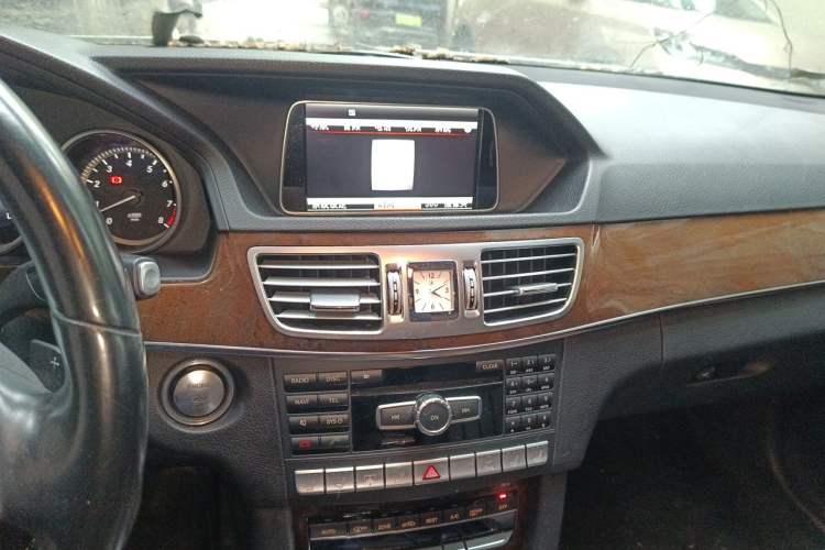 Used Mercedes-Benz E-Class 2014 E 300 L Audio And AC Panel