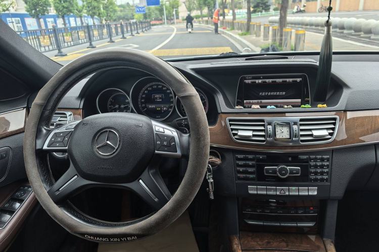 Used Mercedes-Benz E-Class 2014 E 260 L Luxury Model Audio And AC Panel