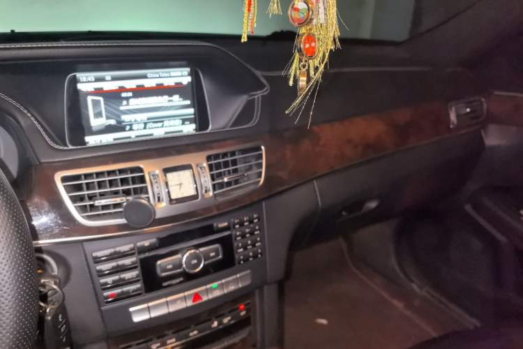 Used Mercedes-Benz E-Class 2014 E 260 L Audio And AC Panel