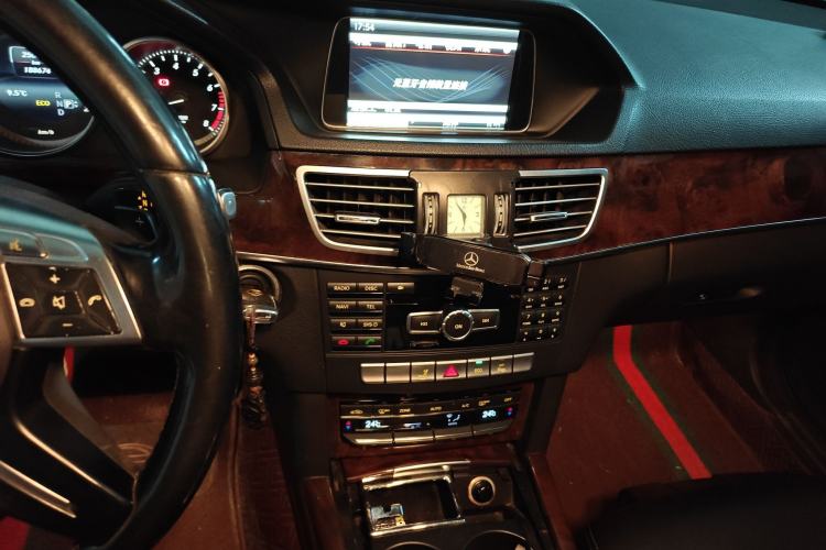 Used Mercedes-Benz E-Class 2014 E 260 L Audio And AC Panel